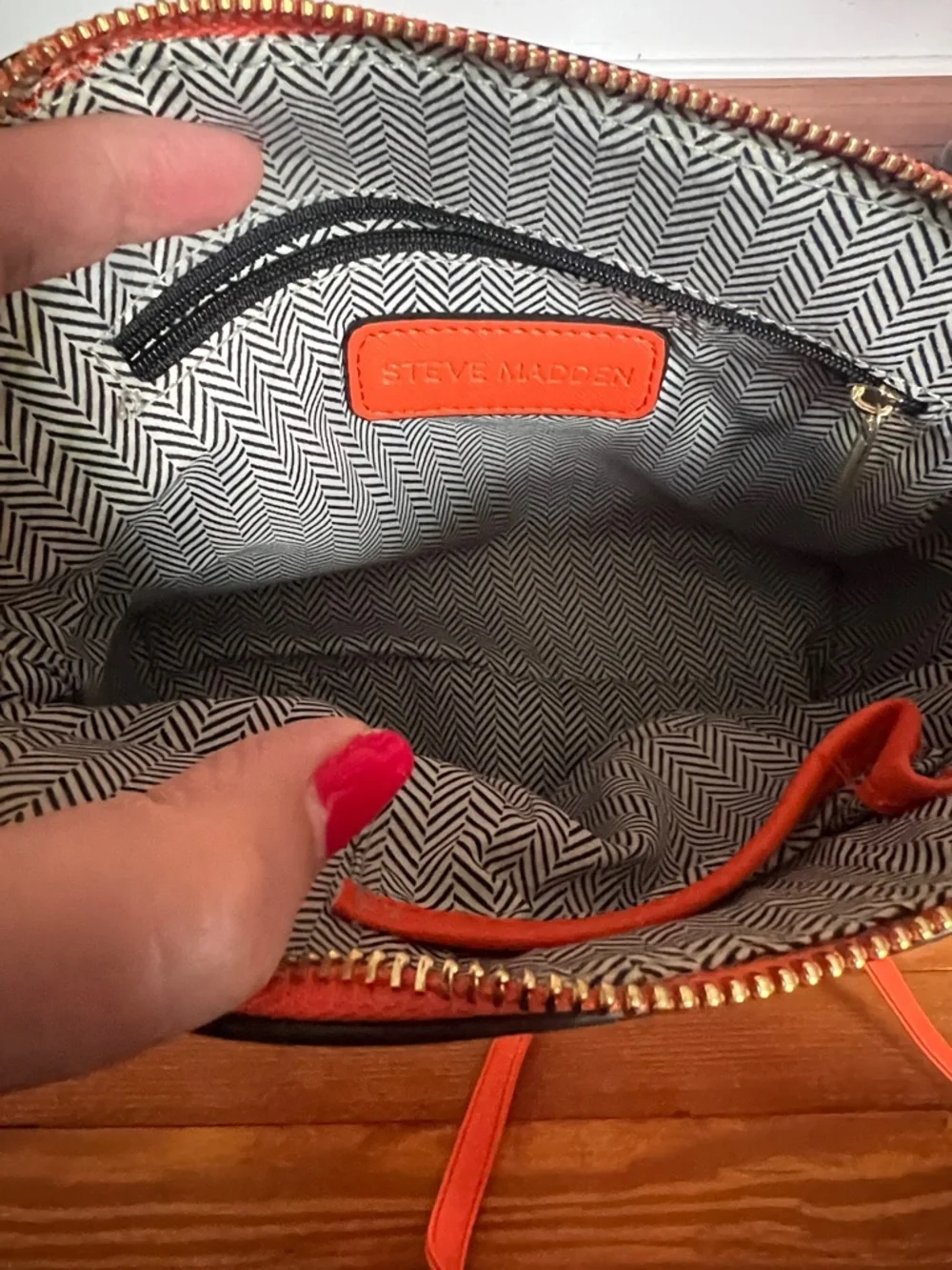 Steve Madden Orange Dome Crossbody Bag Gold Chain Hardware Chevron Lining